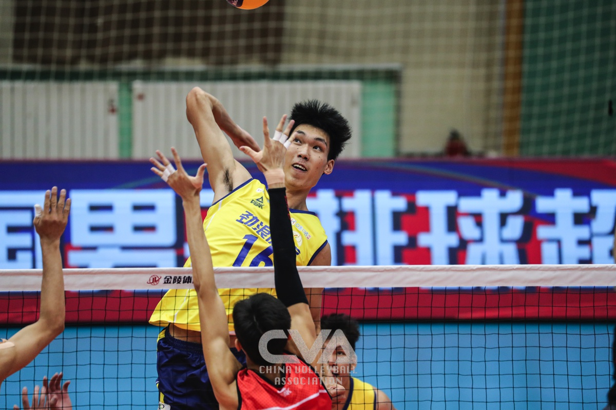 排球淘汰赛掀起高潮，中原旋风队绝杀东海麒麟队，老将里程碑之夜——冲刺阶段不容有失的简单介绍-爱游戏平台