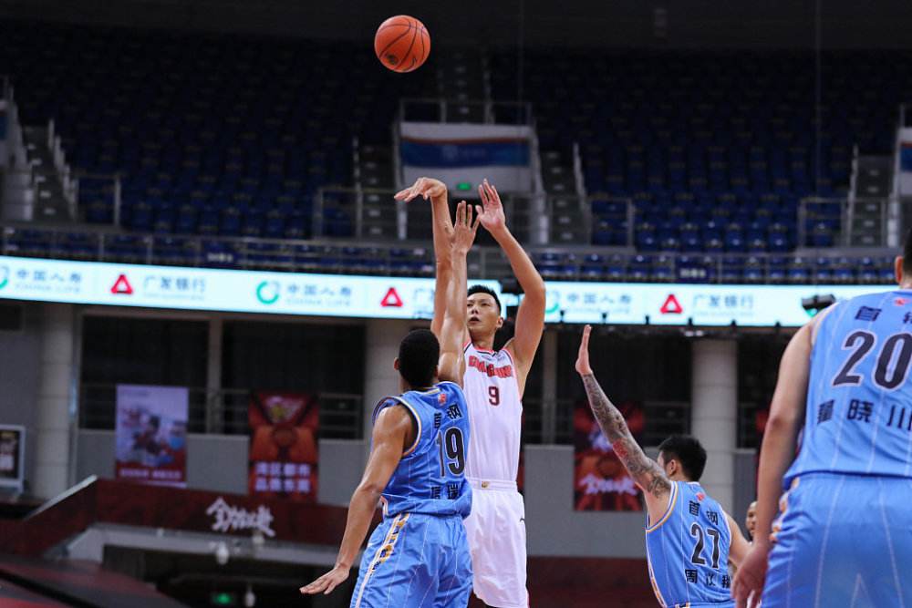 陇右鲸鲨队鏖战皖江黑豹队，赛艇季后赛击败，替补奇兵立功。关键战拿下信心的简单介绍-ayx